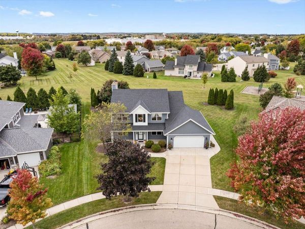 W210N16521 Woodshire COURT, Jackson, WI 53037