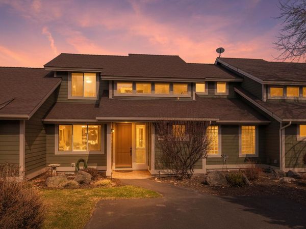 10674 Village Loop, Redmond, OR 97756