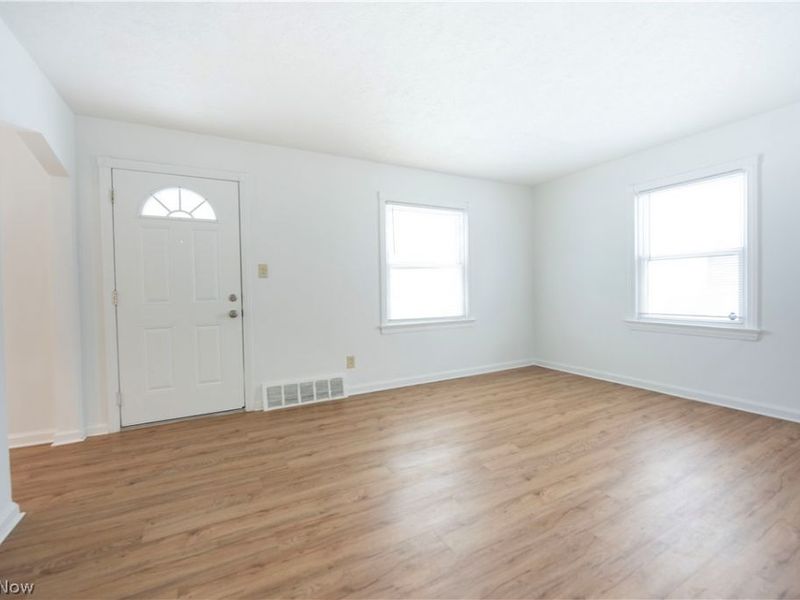 20600 Watson Road, Maple Heights, OH 44137 Photo 8