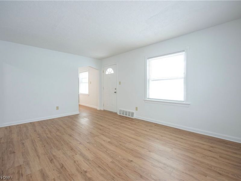 20600 Watson Road, Maple Heights, OH 44137 Photo 9