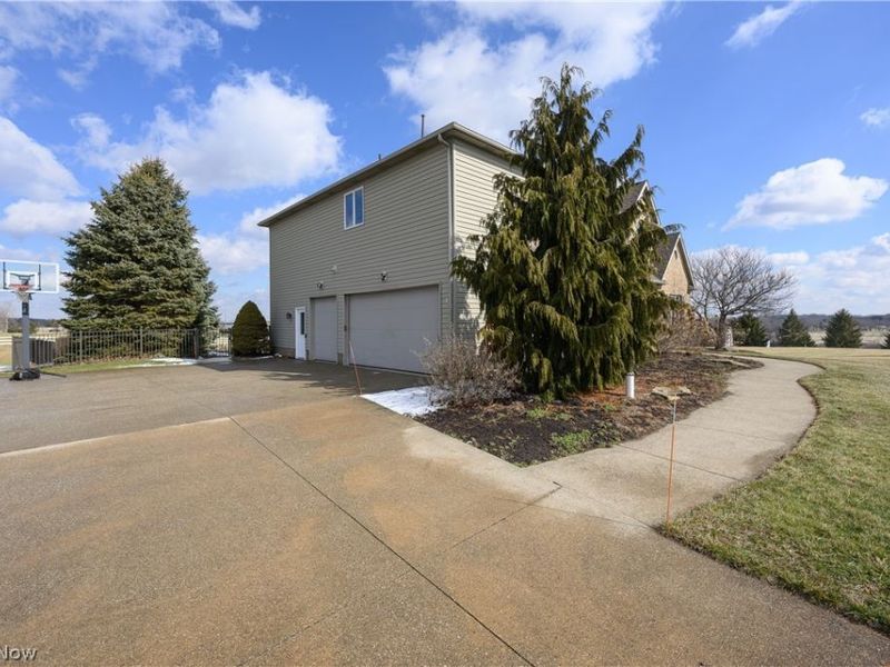 1617 Charolais Street NW, Uniontown, OH 44685 Photo 5
