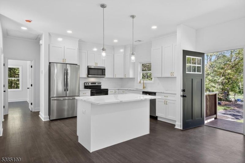 903 Aspen Ct, Stillwater, NJ 07860 Main Photo