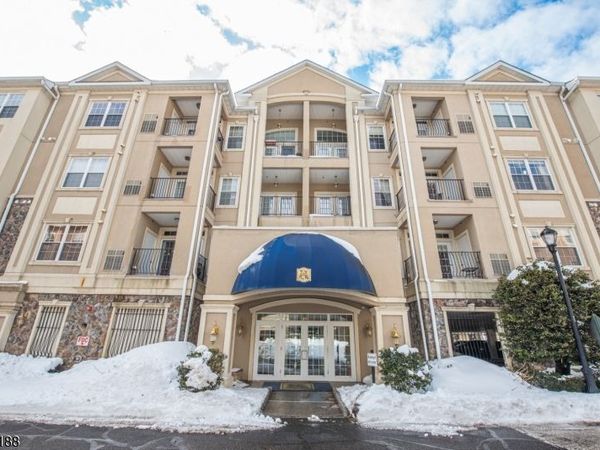 6105 Harcourt Rd, Clifton, NJ 07013