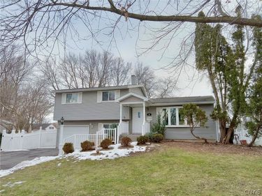 2 Ilex Lane , Liverpool, NY 13090