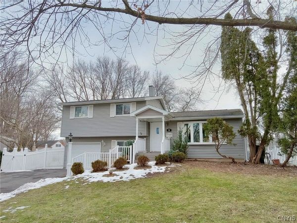 2 Ilex Lane , Liverpool, NY 13090