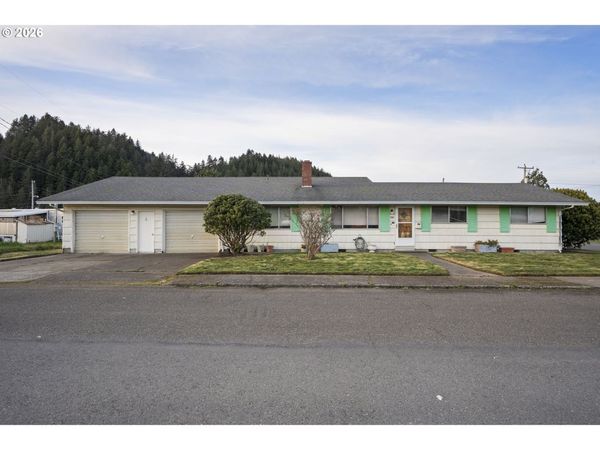 1309 Hawthorne AVE, Reedsport, OR 97467