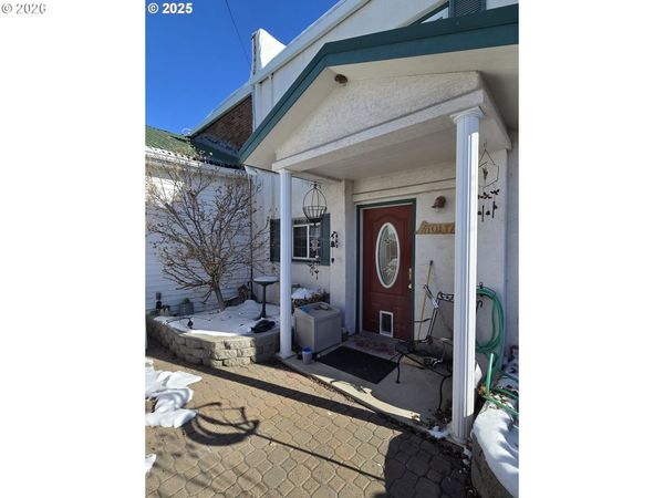 206 1/2 S MAIN ST, Union, OR 97883
