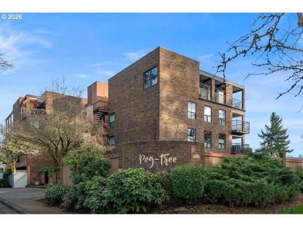 100 LEONARD ST, Unit 3-2, Lake Oswego, OR 97034