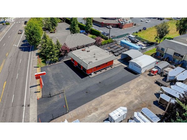 786 NE BURNSIDE RD, Gresham, OR 97030