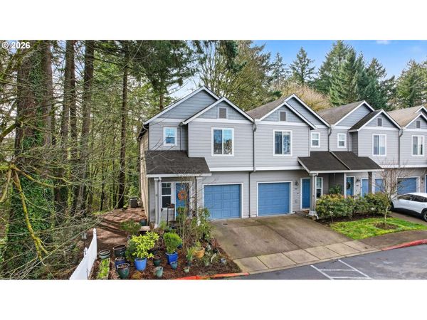 810 E 9TH ST, Unit D13, Newberg, OR 97132