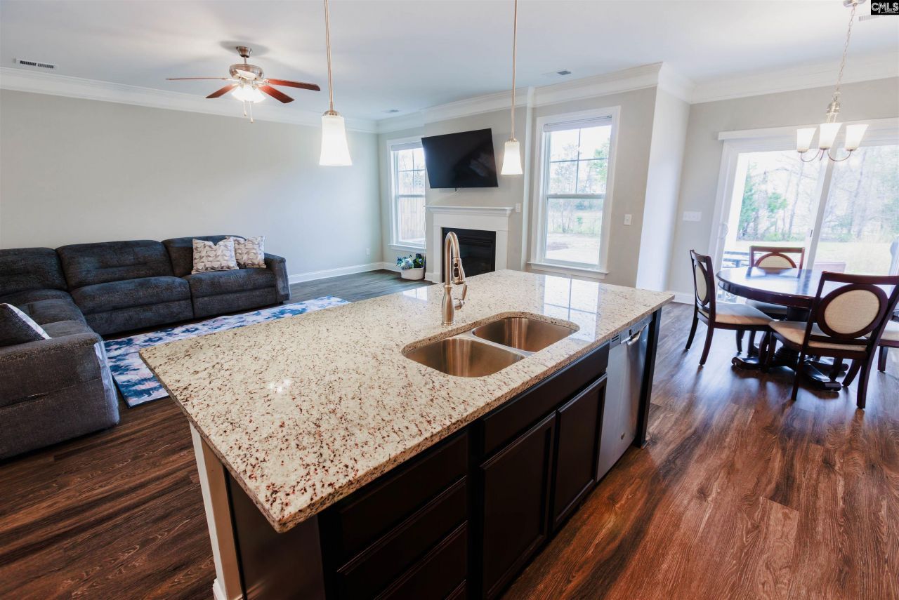 133 Hadleigh Drive  Photo 9