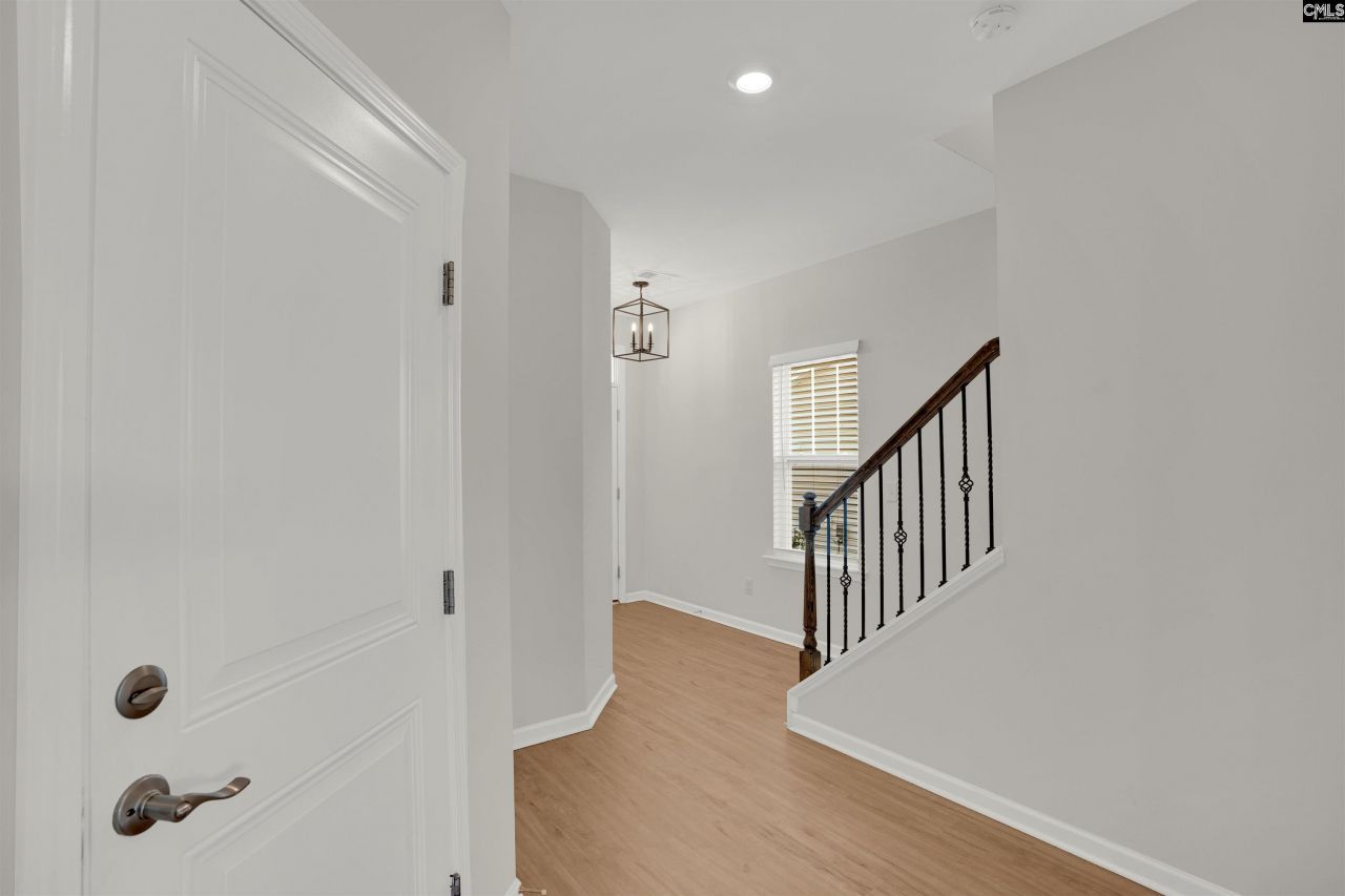 748 N Pinewalk Way  Photo 4