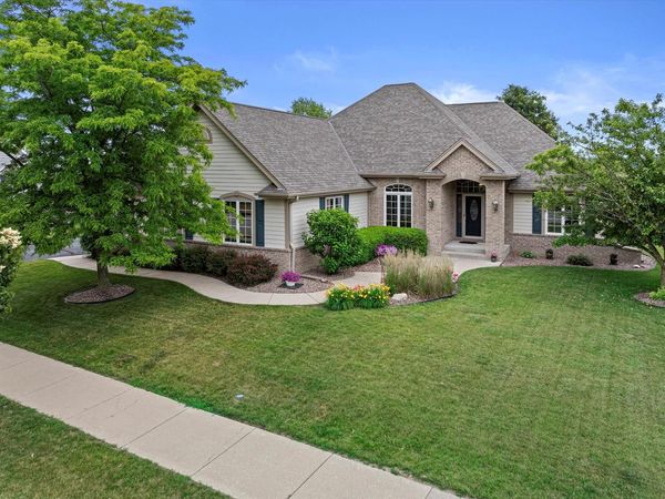 1855 River Lakes ROAD S, Oconomowoc, WI 53066