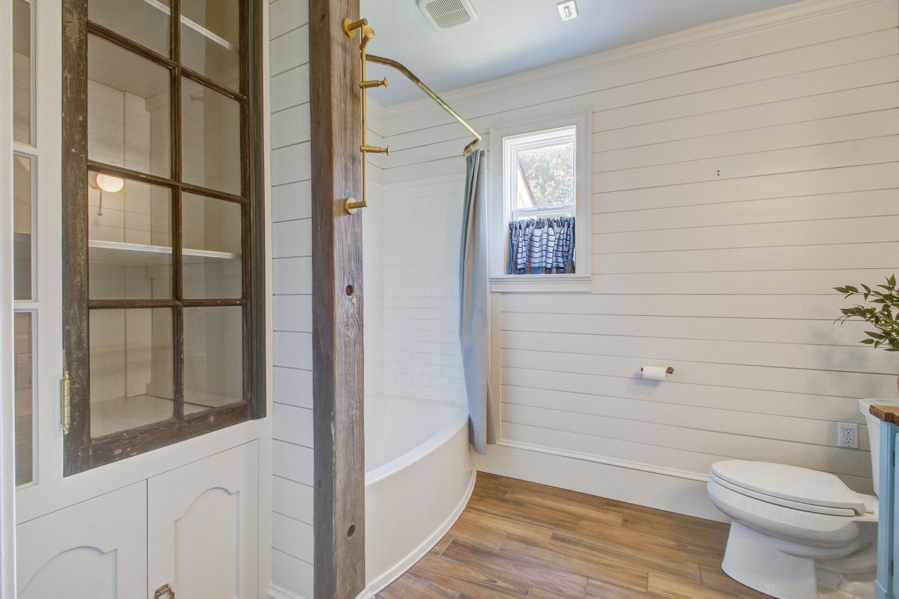 1435 N Edgewater Drive Photo 12