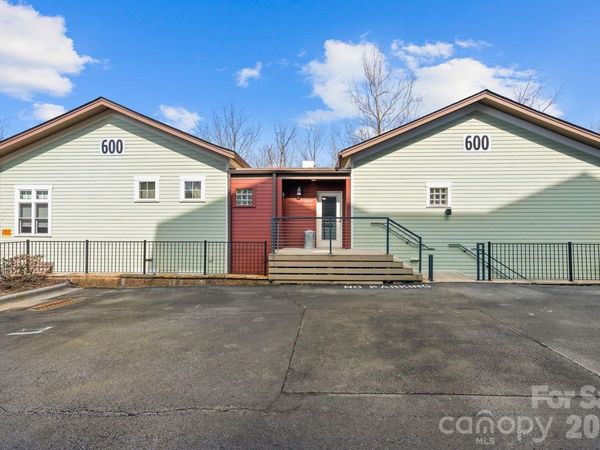 600 N Skyloft Drive, Unit 202, Asheville, NC 28801