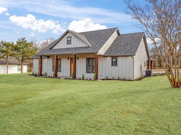 510 W Bells Boulevard , Bells, TX 75414