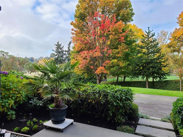 105 Gorge Rd E, Unit 109, Victoria, BC V9A 6Z2