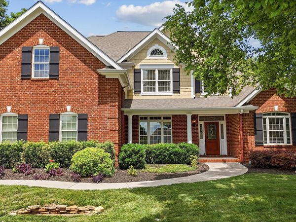 769 Oak Chase Blvd, Lenoir City, TN 37772