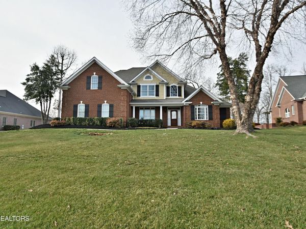 769 Oak Chase Blvd, Lenoir City, TN 37772