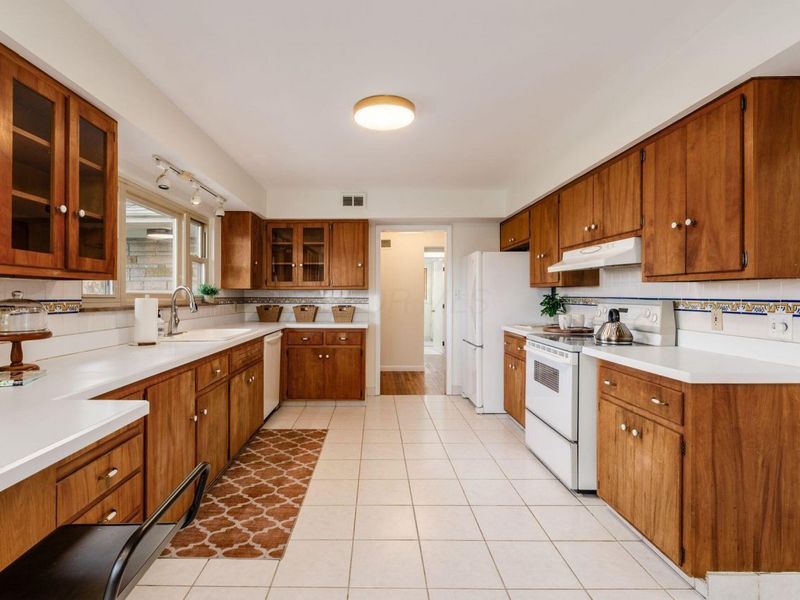 41 S Broadleigh Road, Columbus, OH 43209 Photo 13