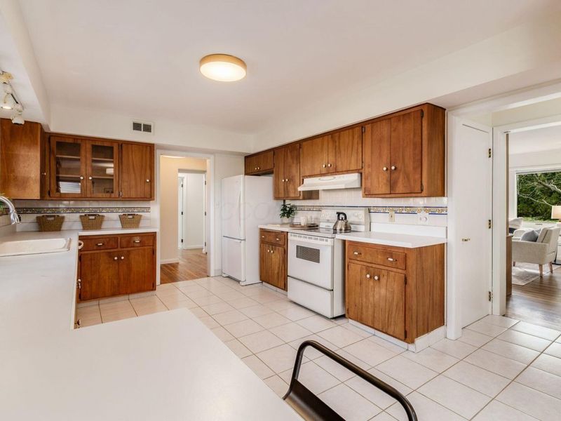 41 S Broadleigh Road, Columbus, OH 43209 Photo 18