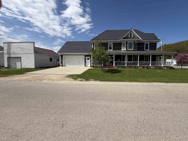 290 NE Main Street, New Albin, IA 52160