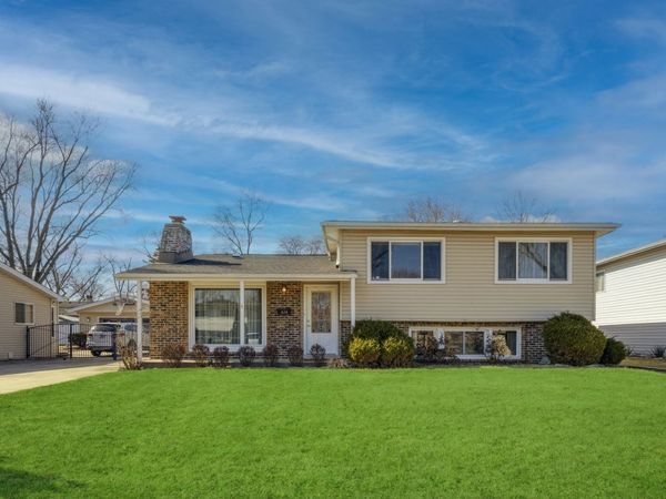 434 S Yale Avenue, Addison, IL 60101