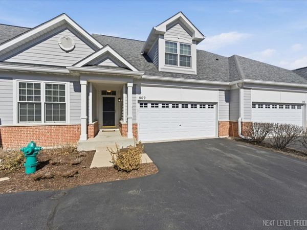 869 Cambridge Drive, Batavia, IL 60510