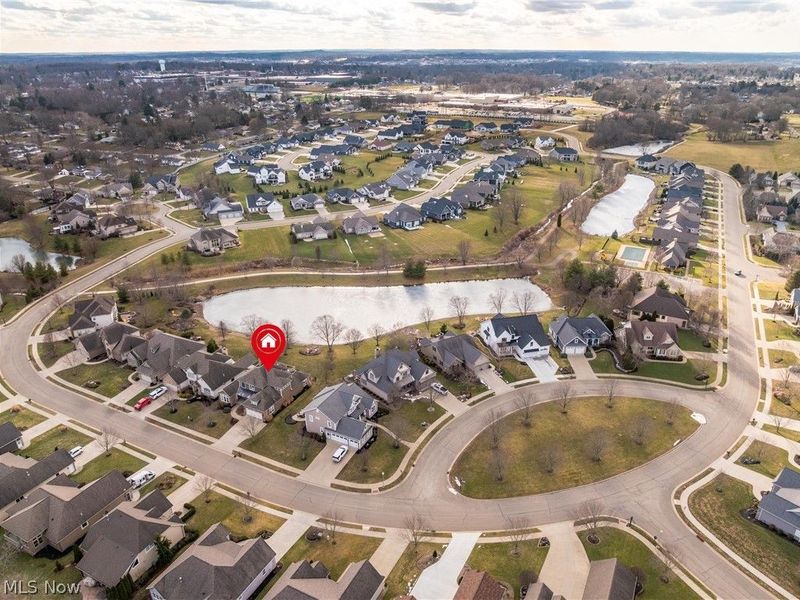 1124 Laurel Green Drive NE, North Canton, OH 44720 Photo 4