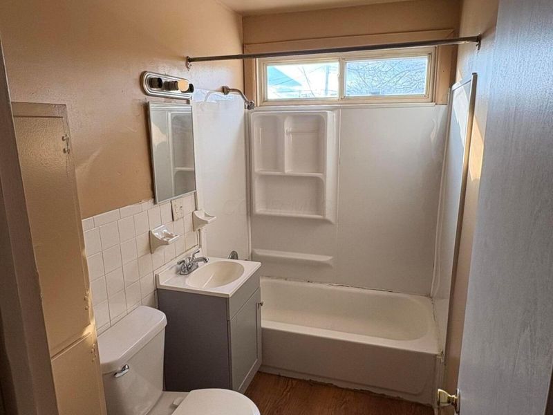 1437 E 19th Avenue , Columbus, OH 43211 Photo 8