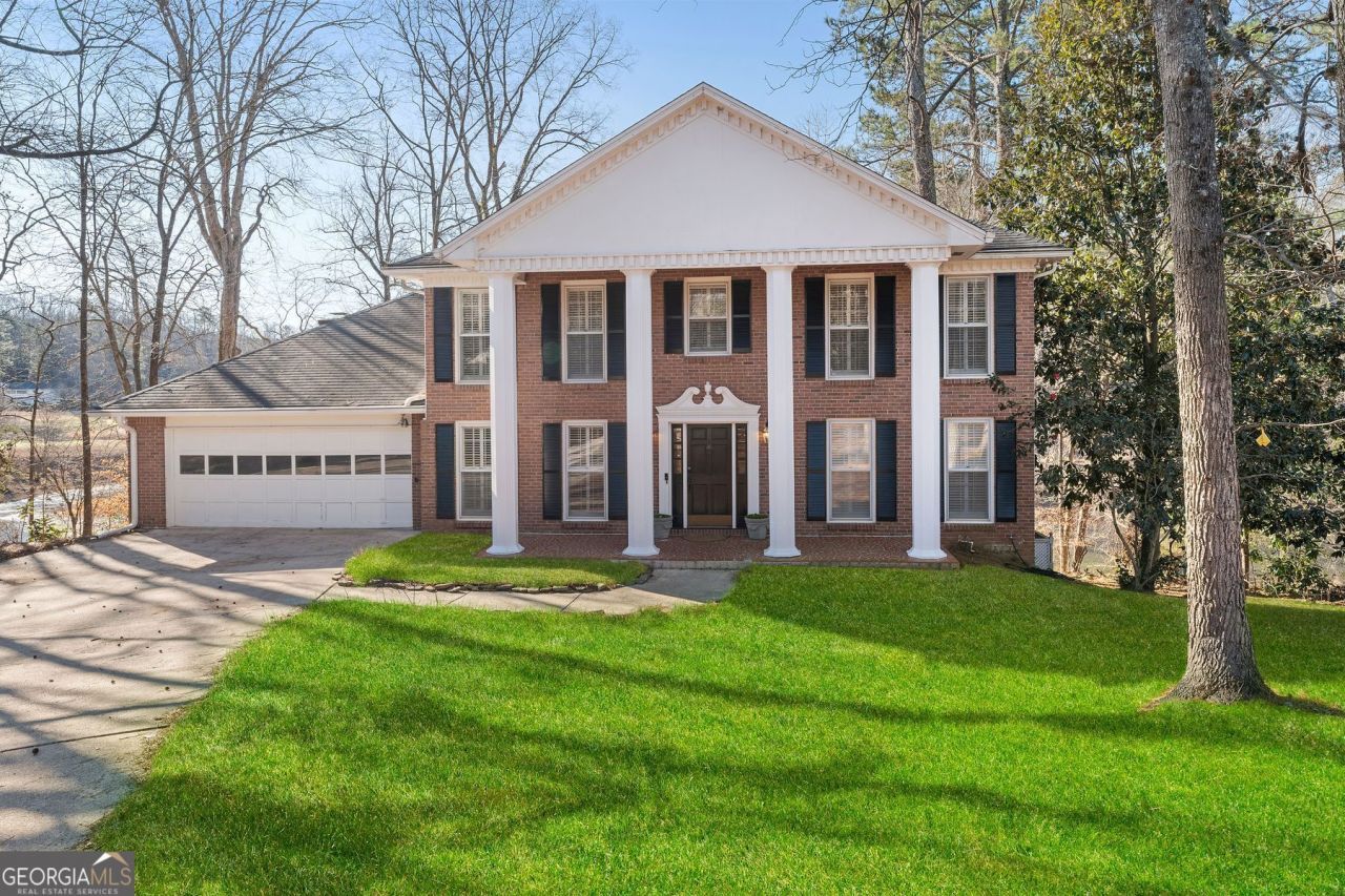 400 Fallen Leaf Lane, Roswell, GA 30075 Main Photo