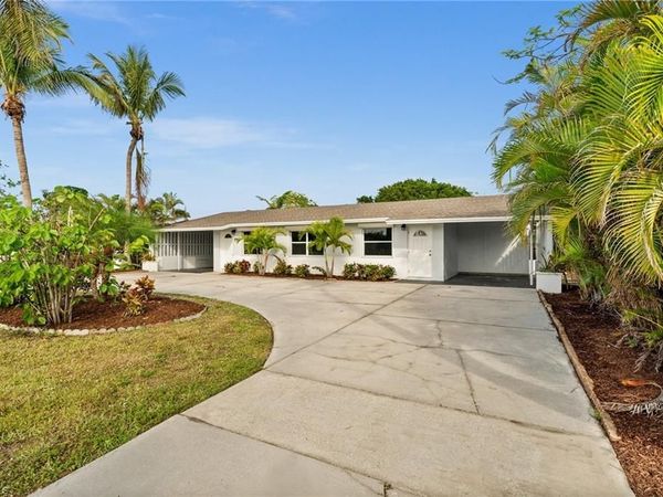 781 101st AVE N, NAPLES, FL 34108