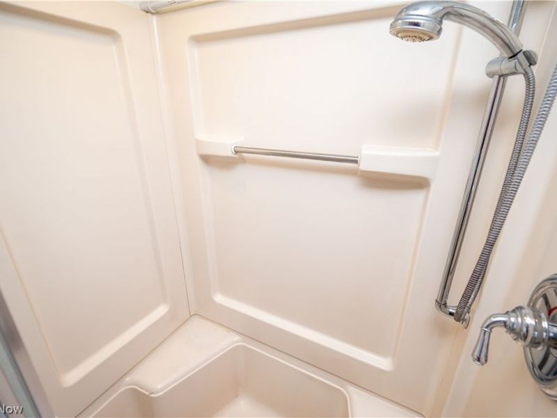 8198 Erie Street, Masury, OH 44438 Photo 12