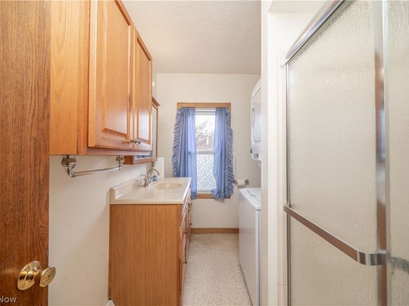 8198 Erie Street, Masury, OH 44438 Photo 23