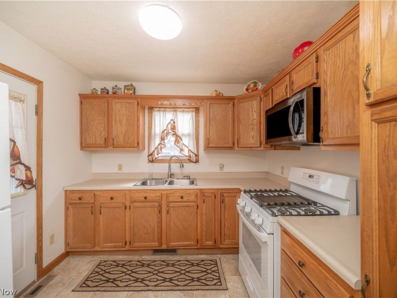 8198 Erie Street, Masury, OH 44438 Photo 33