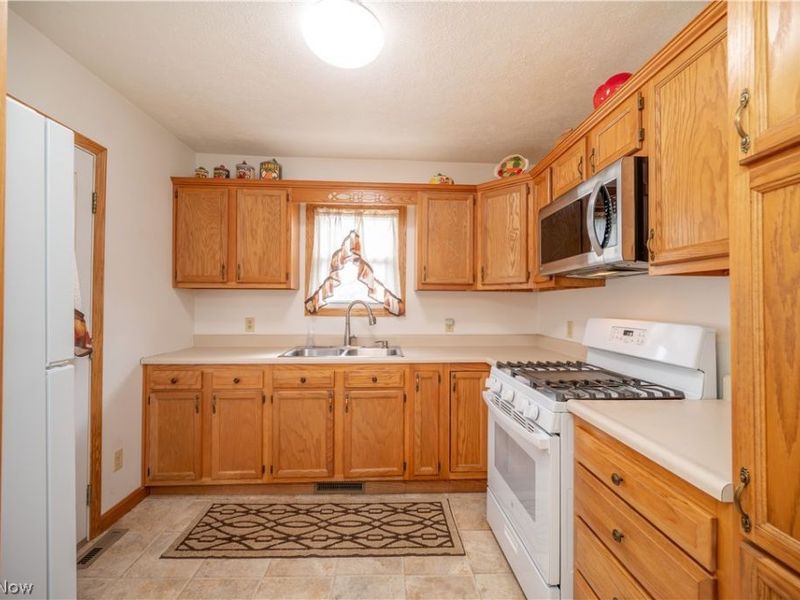 8198 Erie Street, Masury, OH 44438 Photo 36