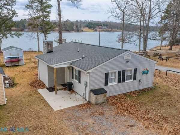686 Shore Drive , Hartfield, VA 23071