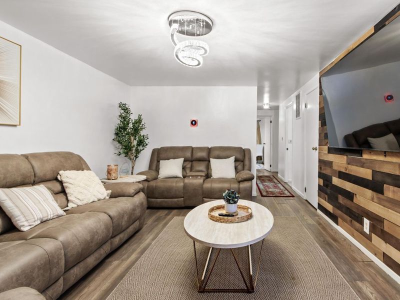 395 Amesbury Drive, Columbus, OH 43230 Photo 3