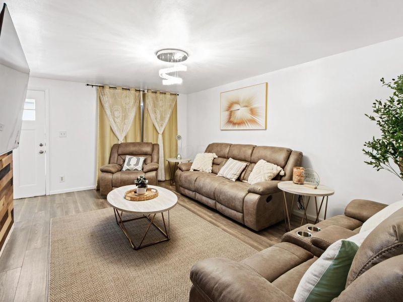 395 Amesbury Drive, Columbus, OH 43230 Photo 5