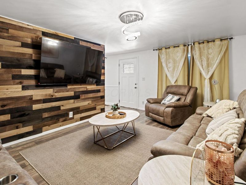 395 Amesbury Drive, Columbus, OH 43230 Photo 6