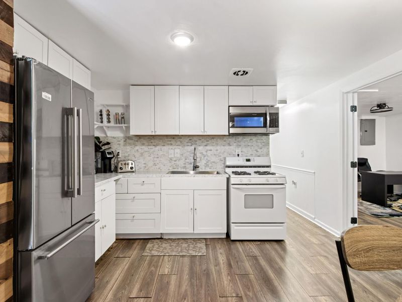 395 Amesbury Drive, Columbus, OH 43230 Photo 9