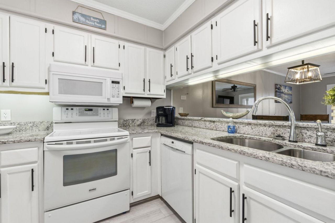 900 N Waccamaw Dr. Photo 11