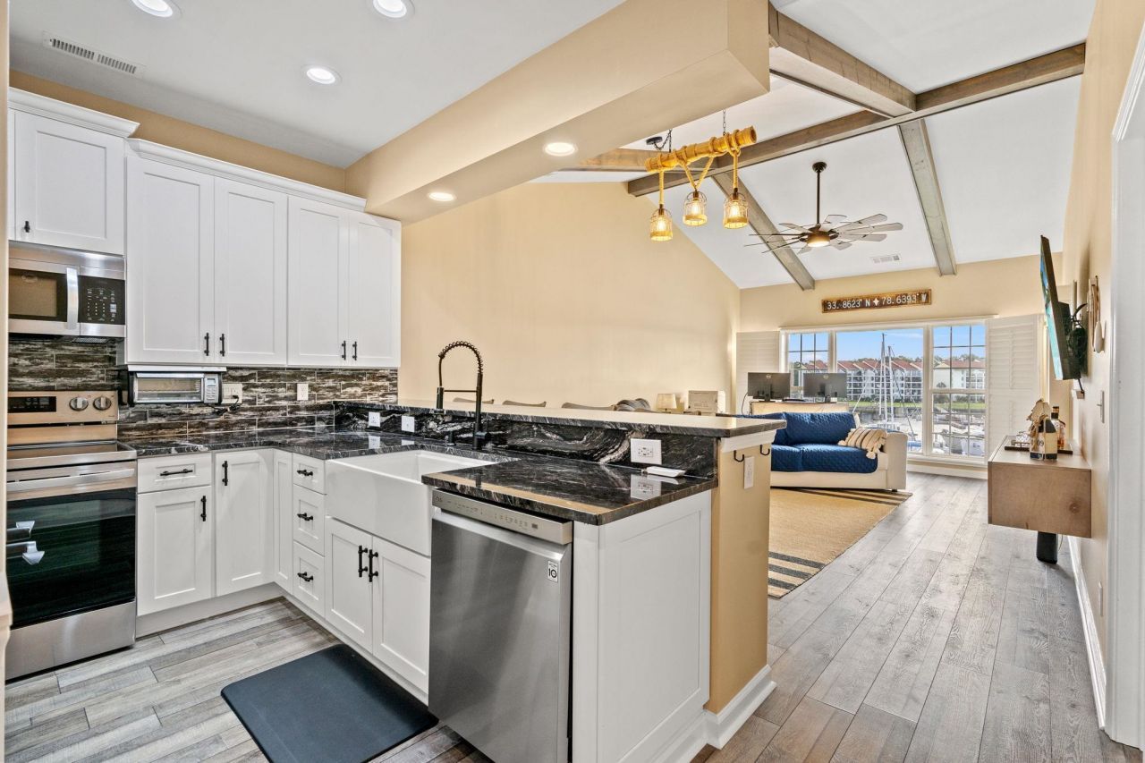 4609 Lightkeepers Way Photo 9