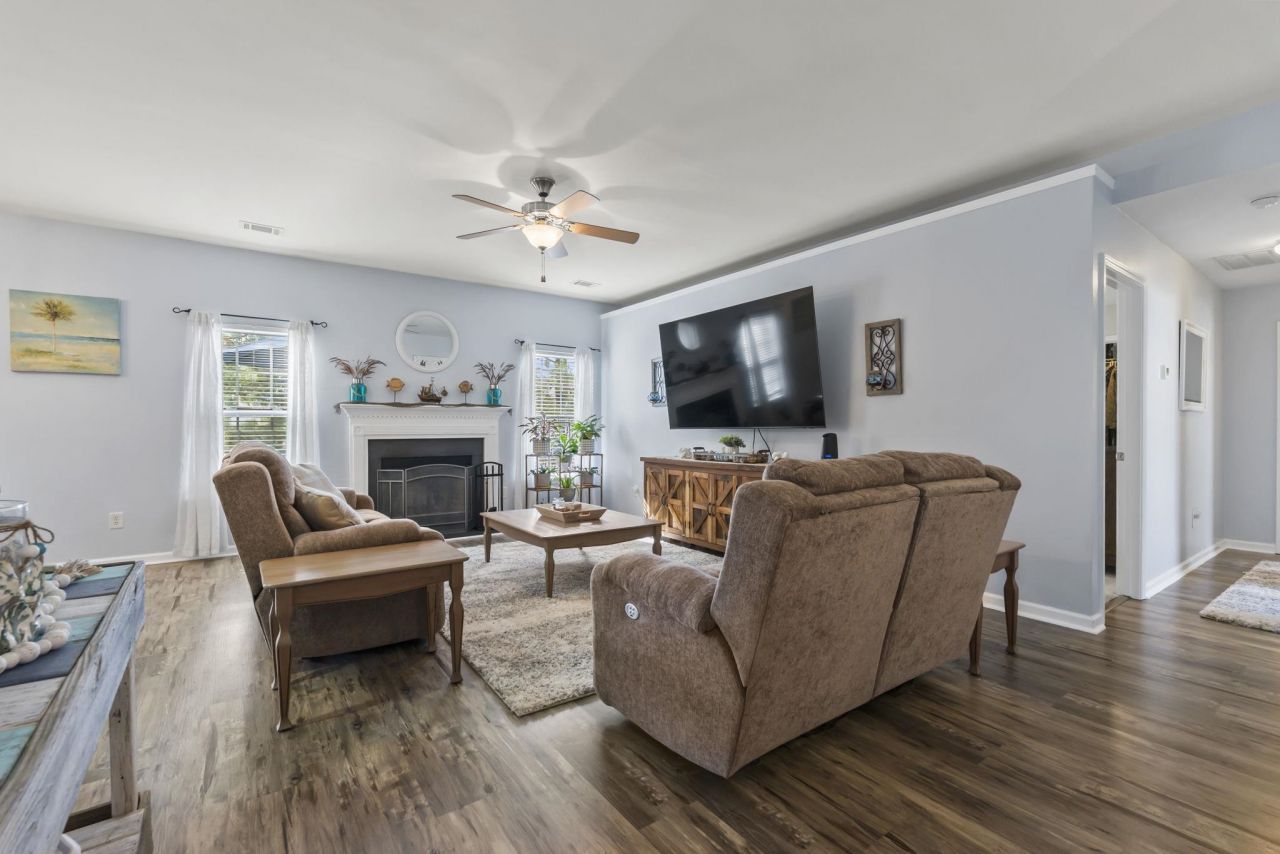 1605 Langley Dr. Photo 15