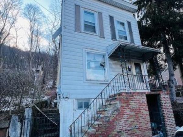 435 HOTEL STREET, POTTSVILLE, PA 17901