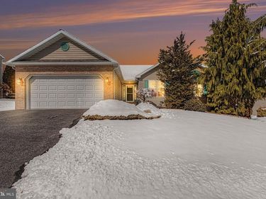 37 BLUE SPRUCE DRIVE, ENOLA, PA 17025