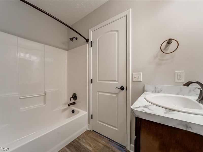 8708 Wakefield Run, North Ridgeville, OH 44039 Photo 12