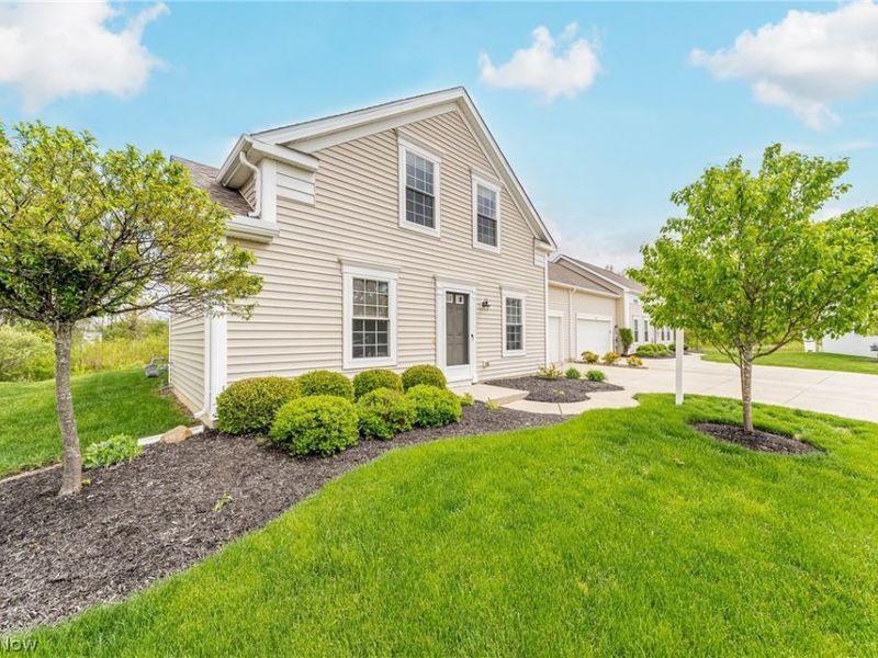8708 Wakefield Run, North Ridgeville, OH 44039 Photo 2