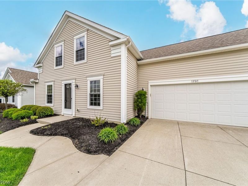 8708 Wakefield Run, North Ridgeville, OH 44039 Photo 3