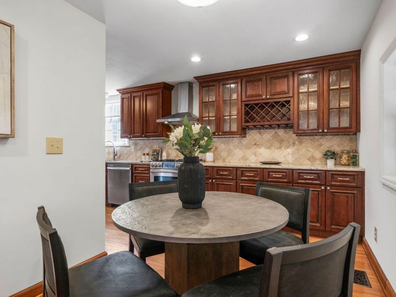 2731 E Broad Street , Columbus, OH 43209 Photo 17